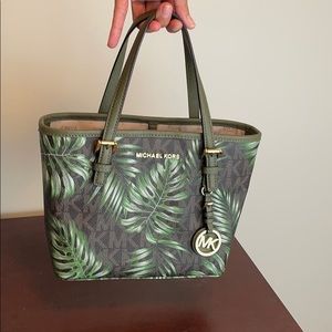 Michael Kors wild bag! Lots of compartments 😍